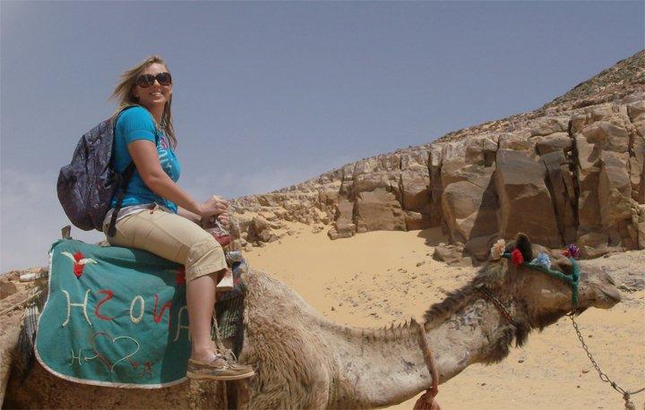 在埃及骑骆驼